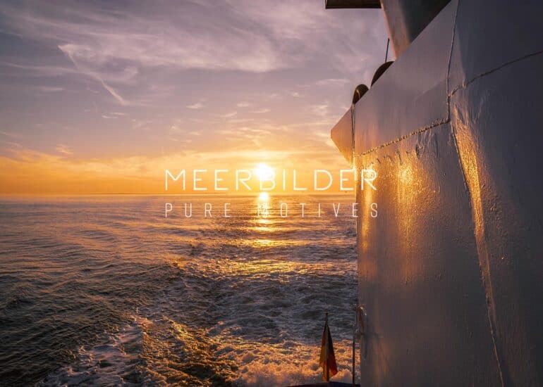 Nordsee Bild mit Sonnenuntergang vom Schiff