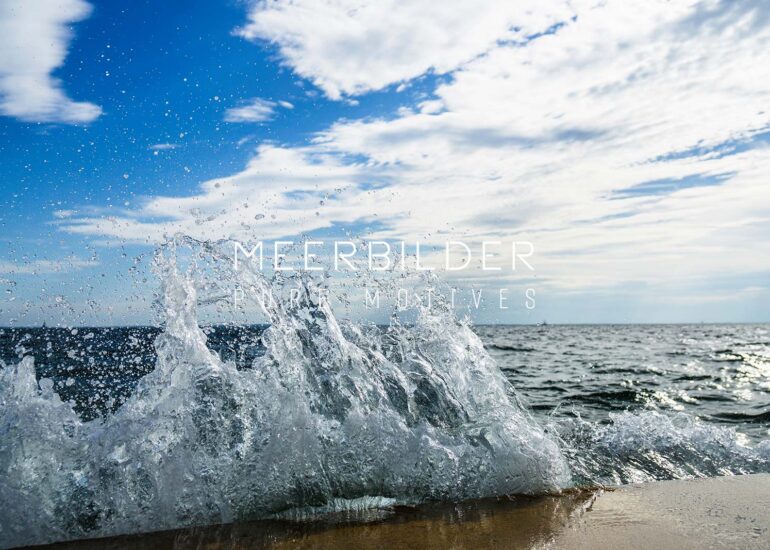 Wandbild mit Gischt von der Ostsee für das Wohnzimmer