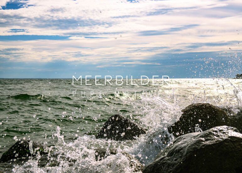 Wohnzimmer Wandbild mit Gischt an der Ostsee