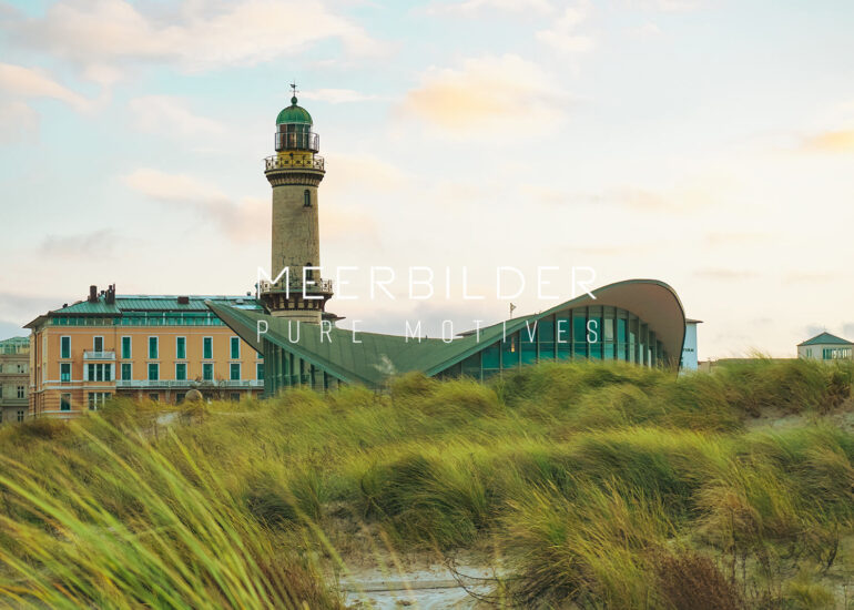 Wohnzimmerbild mit Warnemünder Leuchtturm
