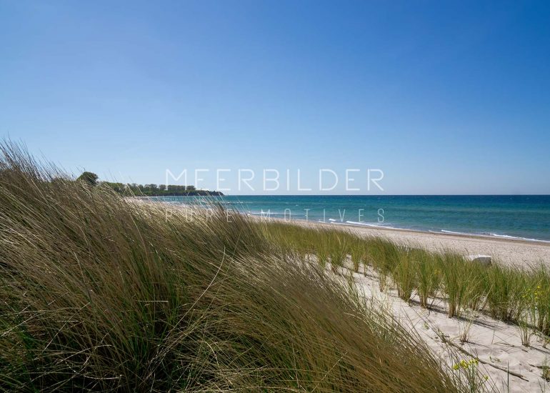 Ostseebild mit Dünen am Strand