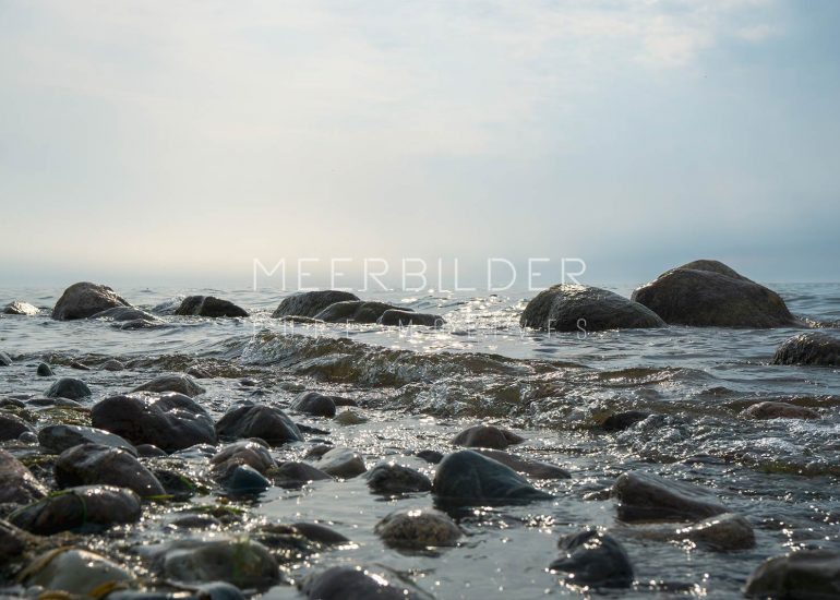 Ostseebild: Steine im Dunst
