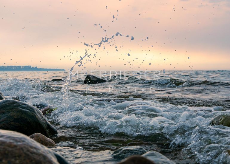Ostsee Meerbilder mit Gischt