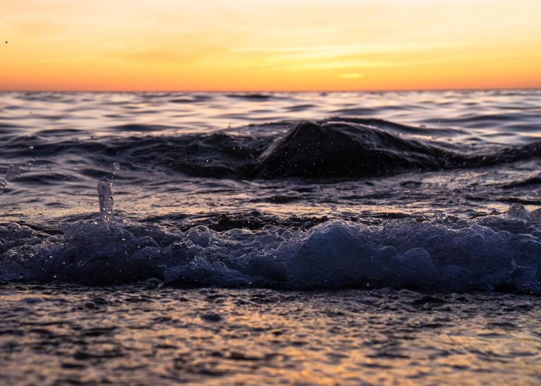 Schöne Wandbilder fürs Wohnzimmer mit Sonnenuntergang am Meer