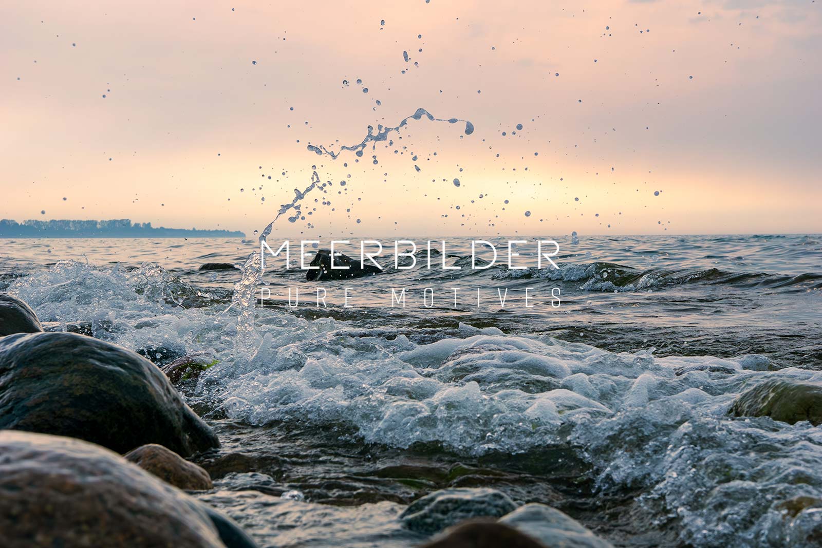 Maritime Ostsee Bilder mit Gischt und Wellen