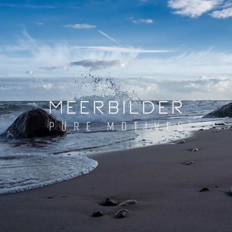 Maritime Bilder auf Leinwand: Wellenbrechen an vorgelagerten Steinen am Naturstrand von Mecklenburg-Vorpommern.