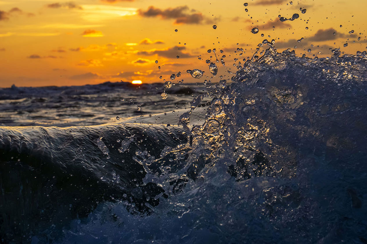 Wilde Nordsee Brandung bei aufziehendem Sturm – Kraft der Natur Fotografie