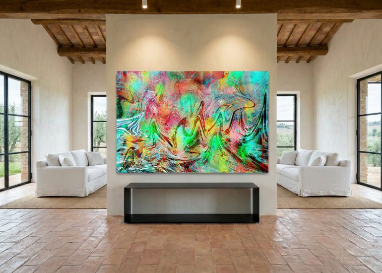 Großformatiges abstraktes Wandbild NO54 AURA-X mit kraftvollen grünen, lila und roten Farbakzenten in einer modernisierten toskanischen Villa mit Terrakotta-Boden und schwarzen Stahlfenstern.